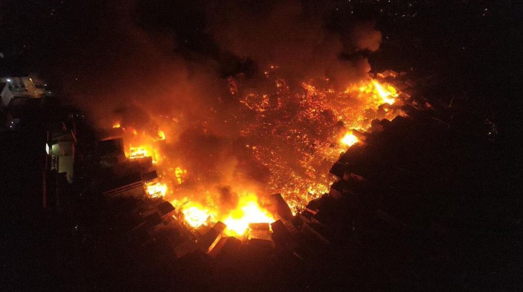 Volunteers show solidarity after fire in Amazonas destroys over 600 houses