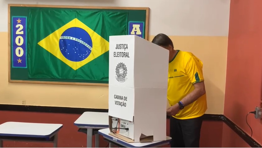 <strong>Bolsonaro votes, dodges questions about respecting the outcome of Brazil’s elections</strong>