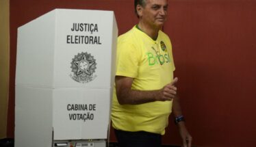 President and candidate for reelection, Jair Bolsonaro, votes at the Rosa da Fonseca Municipal School, in Rio de Janeiro / Tomaz Silva, Agência Brasil courtesy
