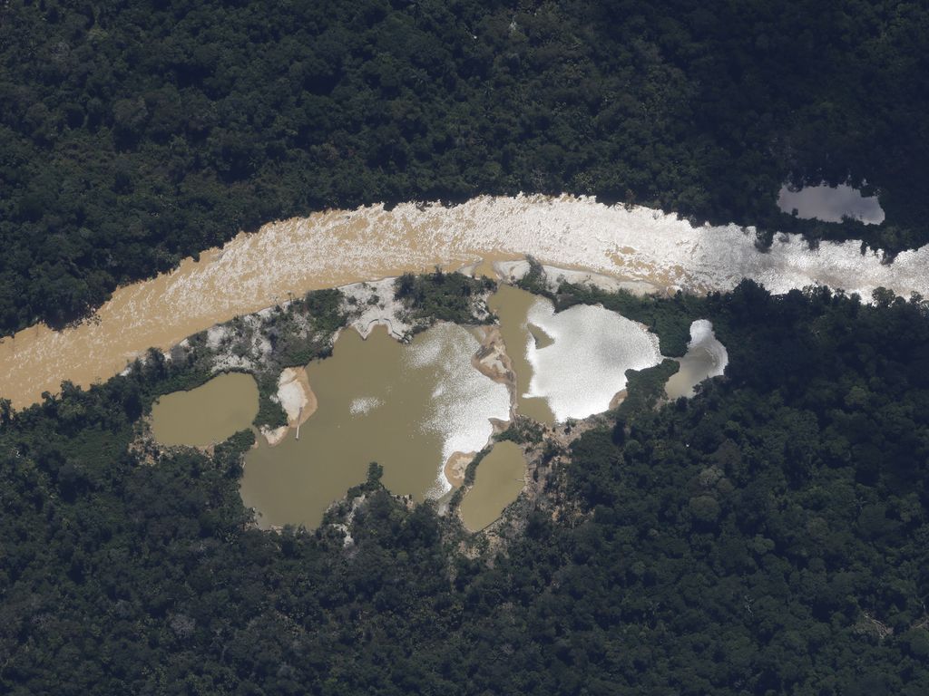 Aerial view of Yanomami maloca and rivers contaminated by mercury (Fernando Frazão/Agência Brasil and Christian Braga/Greenpeace courtesy)