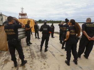 Federal police officers at the port of Atalaia do Norte, in the Vale do Jarai region (Marcelo Camargo/Agência Brasil courtesy)