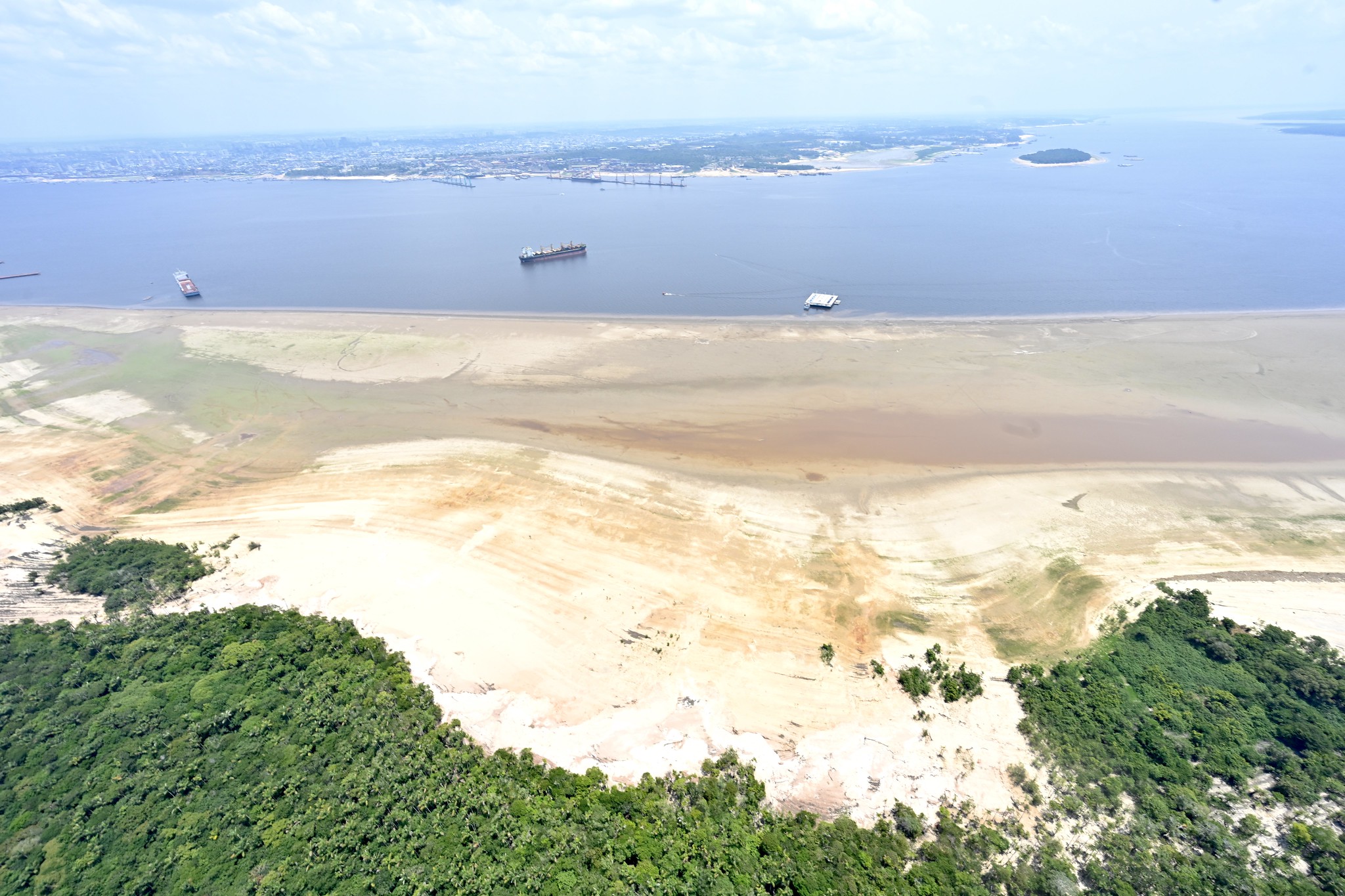 Extreme drought leads to massive flow reduction in Amazon rivers (Cadu Gomes/ Vice-Presidency of Brazil courtesy)