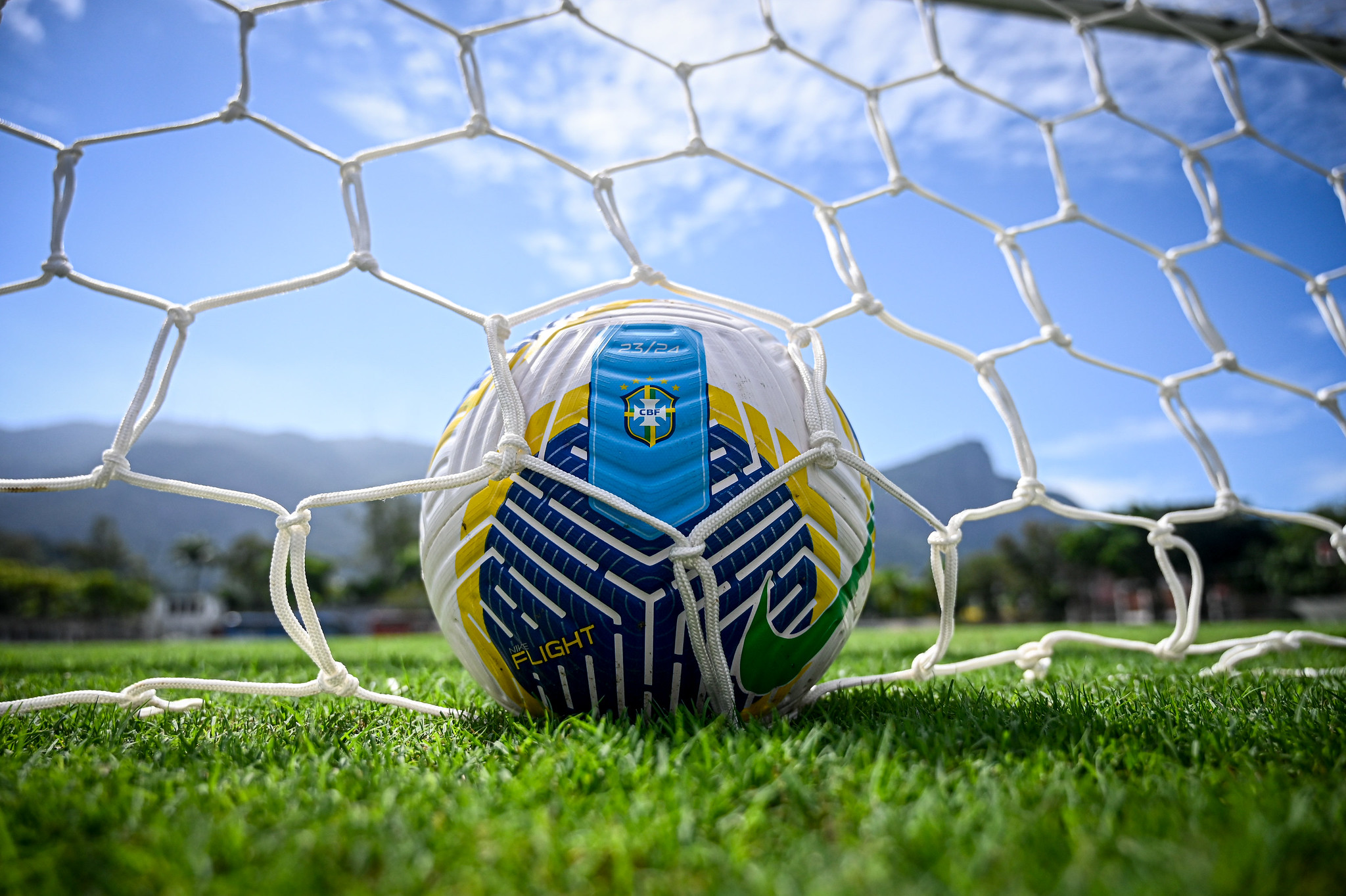 Official ball of the Brazilian Soccer Championship (CBF courtesy)