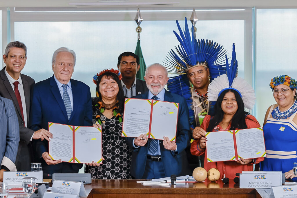 Lula signs demarcation of three new indigenous lands (Ricardo Stuckert / Presidency of Brazil)